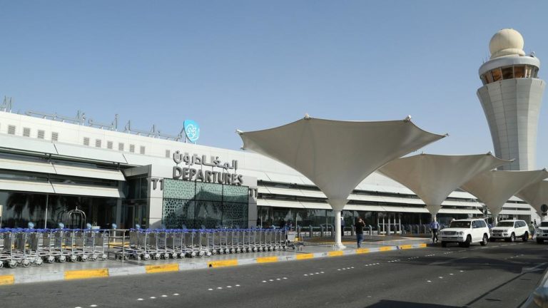 Les Houthis revendiquent une attaque contre l’aéroport d’Abu Dhabi