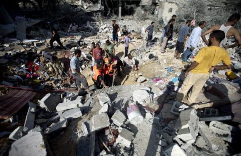 Gaza : des tirs de roquettes sont répondus par des raids israéliens meurtriers