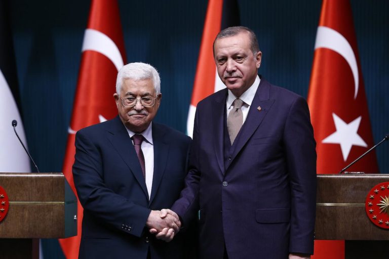 Palestine soutient la Turquie à travers  un échange téléphonique entre Abbas et  Erdogan