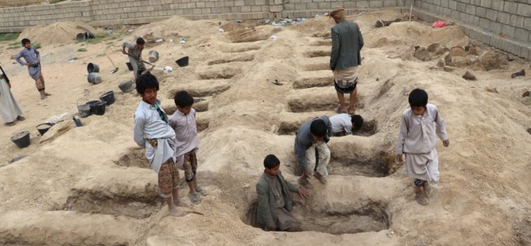 Les Nations Unies: la coalition arabe a tué et blessé 729 enfants au Yémen en 2018