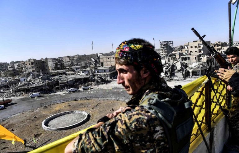 Les Forces démocratiques syriennes livrent des combattants de l’Etat islamique à l’Irak