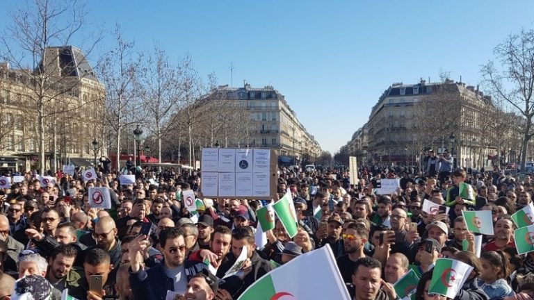 France: des milliers d’Algériens se protestent contre la candidature de Bouteflika