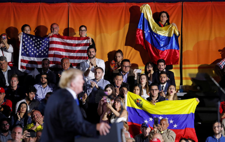 Les États-Unis annoncent le »passage aux actes » contre Maduro