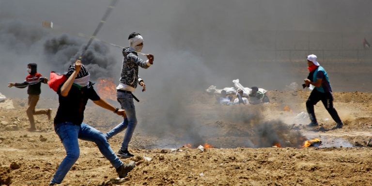 L’armée israélienne blesse 3 Palestiniens gravement en Cisjordanie
