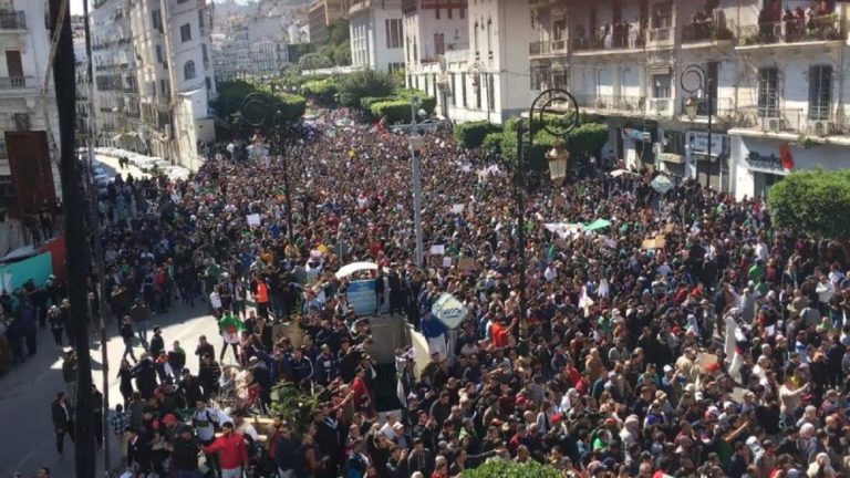 Contestation en Algérie : les manifestants restent déterminés