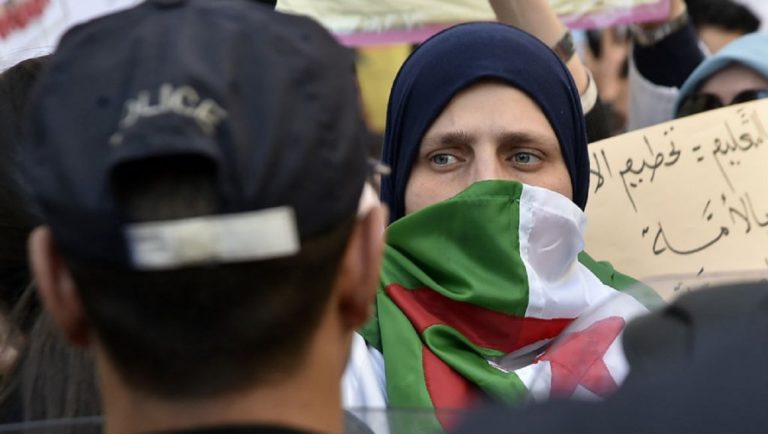 Algérie: mobilisation prévue malgré les concessions du pouvoir