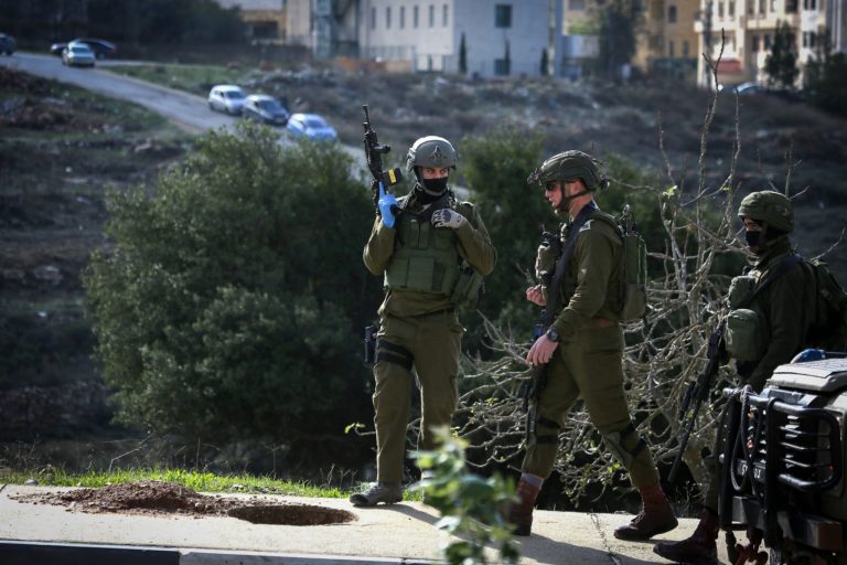 L’armée israélienne arrête 17 Palestiniens en Cisjordanie