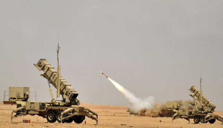 Un missile balistique détruit les positions saoudiennes