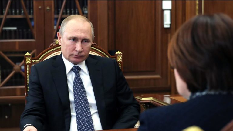 Nucléaire : Poutine suspend la participation de la Russie au traité INF