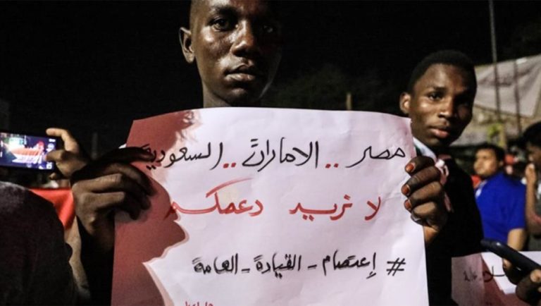 Financial Times : l’armée soudanaise réprime le peuple avec un appui émirato-saoudien