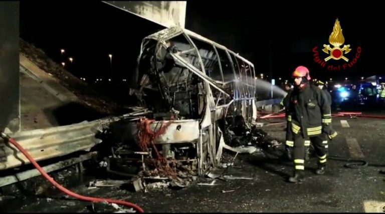 Italie: un mort et 37 blessés lors d’un accident de bus touristique