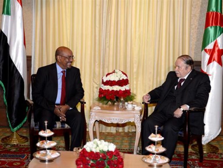 Les présidents déchus du Soudan et de l’Algérie seront accueillis dans un pays du Golfe (Sources diplomatiques)