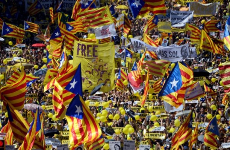 Catalogne : un demi-million d’indépendantistes manifestent à Barcelone