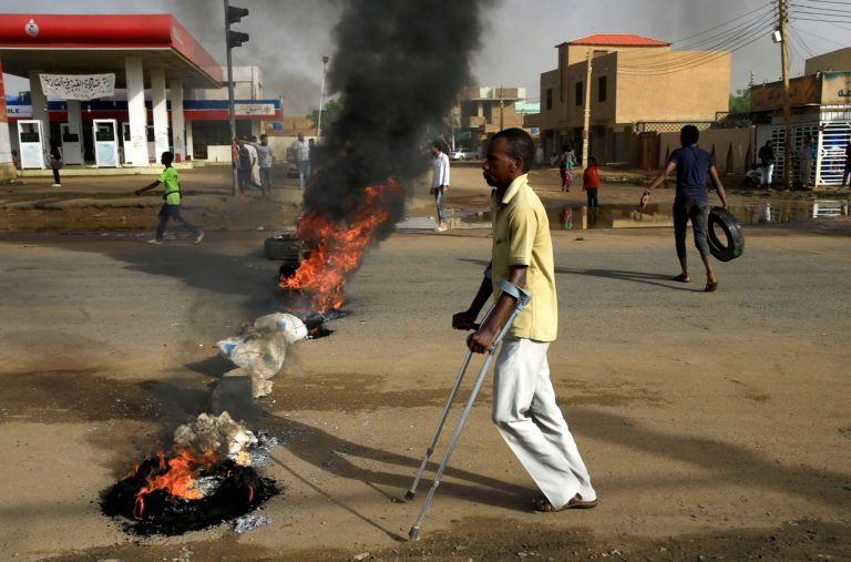 Treize tués et des centaines de blessés dans l’assaut de l’armée contre le sit-in de Khartoum