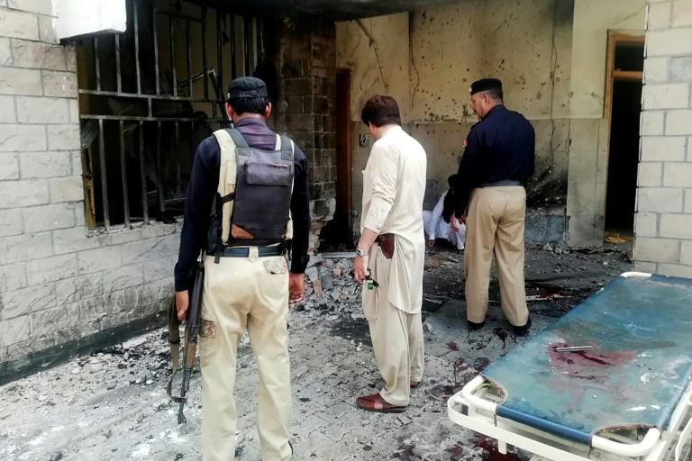 Pakistan: une kamikaze se fait exploser et tue six policiers