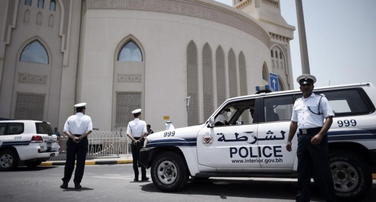 Bahreïn : «Tout juste libérés, deux citoyens sont interpellés à nouveau pour avoir manifesté», affirme une ONG
