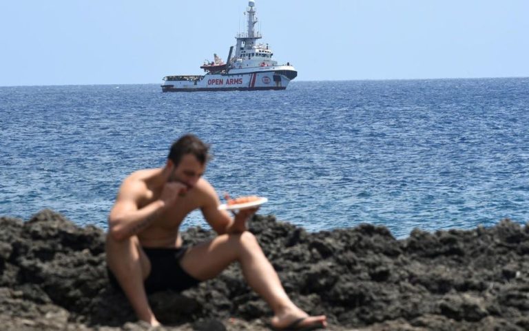 Italie: situation « explosive » à bord du navire bloqué « Open Arms »  au large de Lampedusa