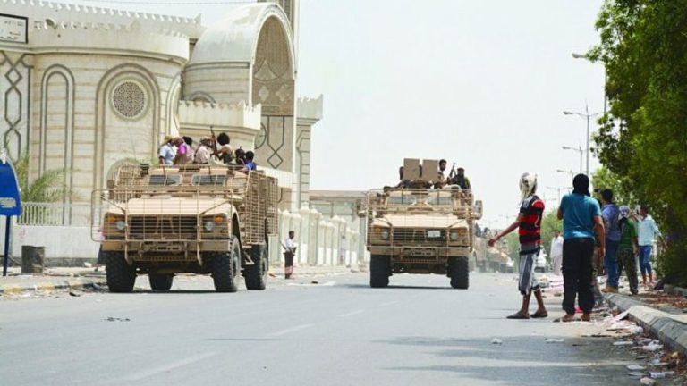 Yémen : des affrontements entre les forces saoudiennes et des milices armées qui ont tenté de prendre d’assaut le palais présidentiel d’Aden