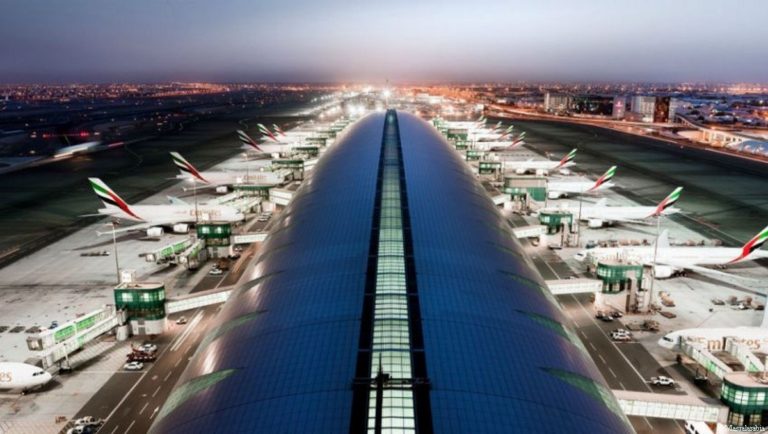 COVID-19: l’aéroport de Dubaï suspend ses vols à destination et en provenance de l’Iran
