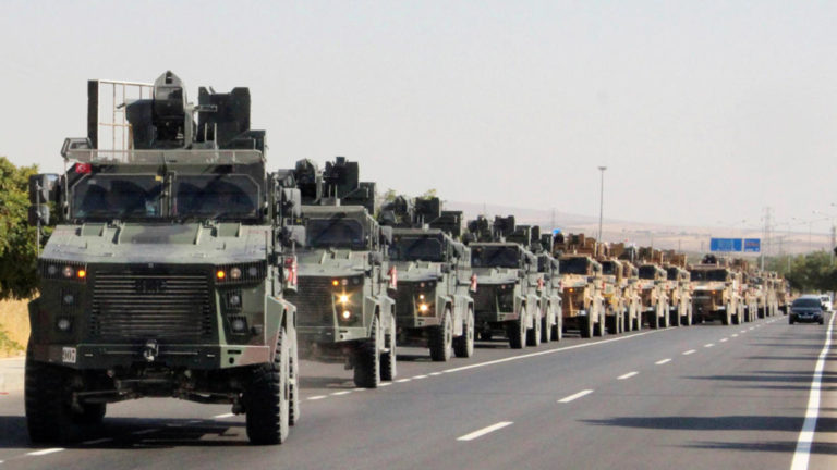 Source de paix : L’armée turque s’infiltre sur les terres syriennes et contrôle une autoroute internationale