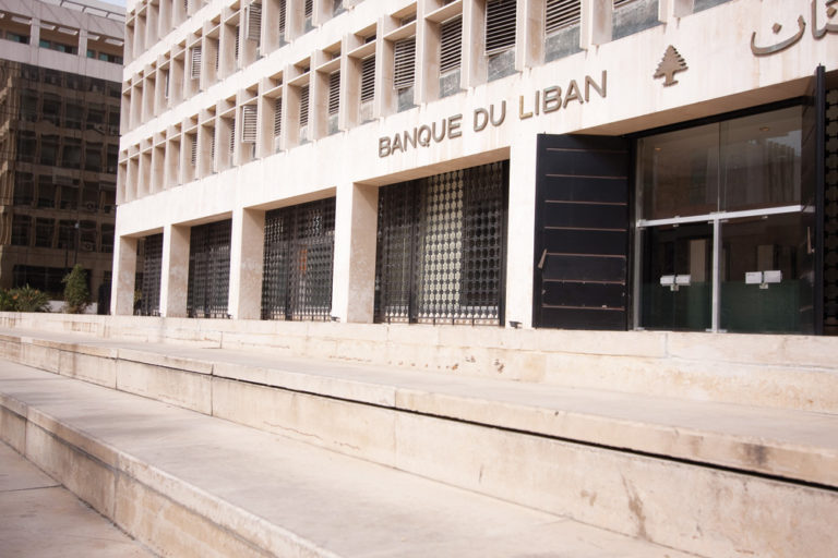 Liban: les banques rouvrent, apaisement relatif de la contestation