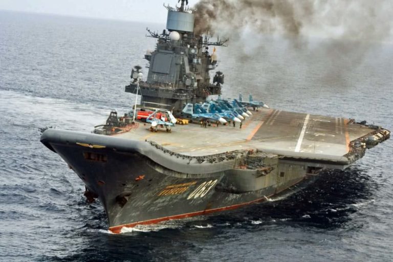 Incendie à bord du porte-avions russe Amiral Kouznetsov