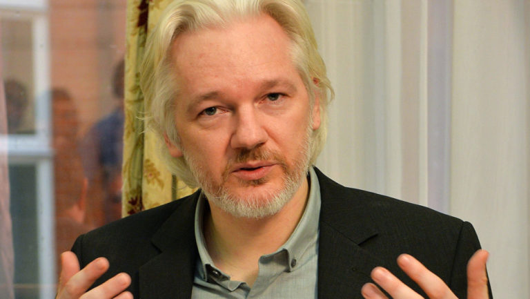 Assange est sorti de l’isolement dans une prison britannique