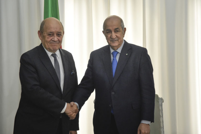 Le Président algérien reçoit le ministre français des Affaires étrangères