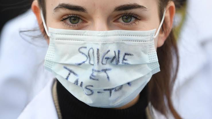 France: plus de 1200 médecins menacent de démissionner