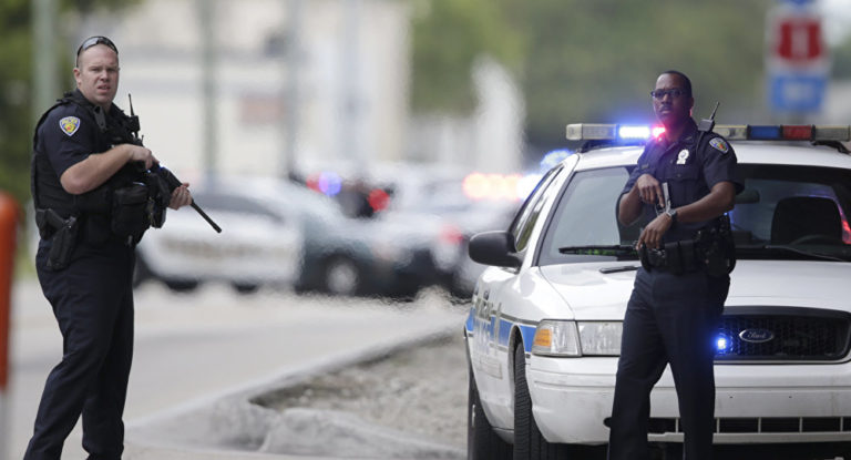 États-Unis : Les policiers blancs utilisent deux fois plus souvent leurs armes que les noirs