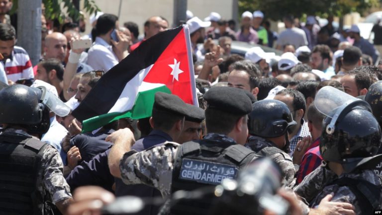 Jordanie: Arrestation d’un étudiant critiquant la position de son pays vis-à-vis de l’Accord du siècle