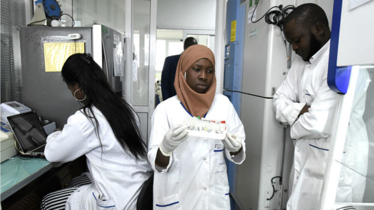 Le Sénégal lance une plateforme de fabrication de tests rapides