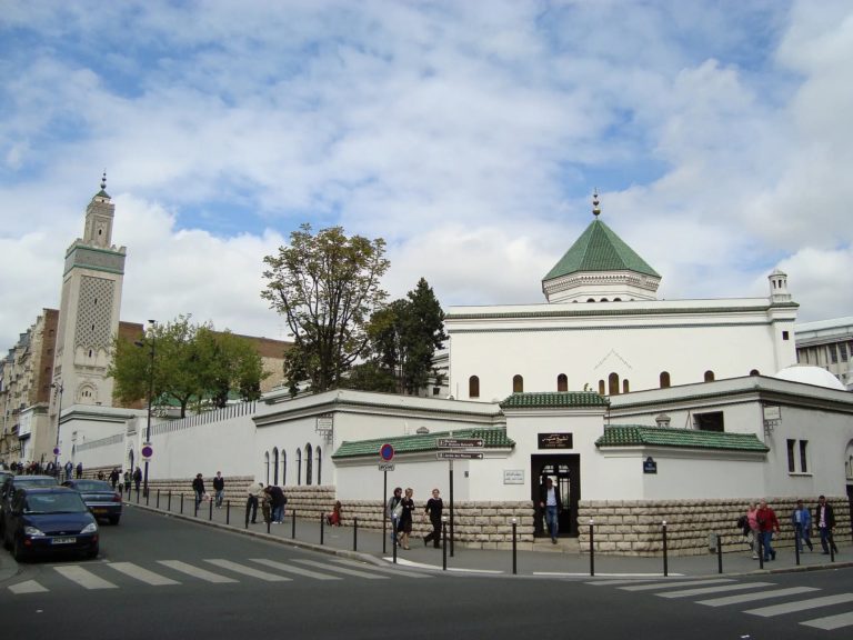 Covid-19 : la prière du vendredi à la Grande Mosquée de Paris annulée