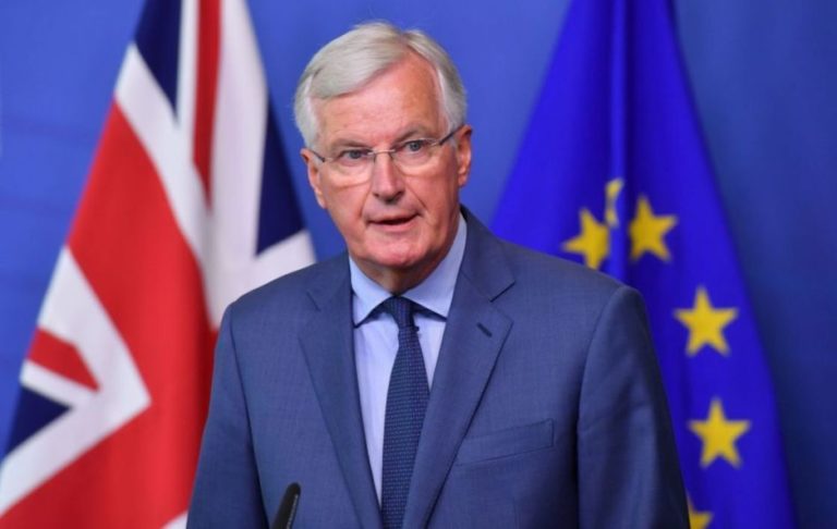 Covid-19: Barnier, négociateur de l’UE pour le Brexit, testé positif