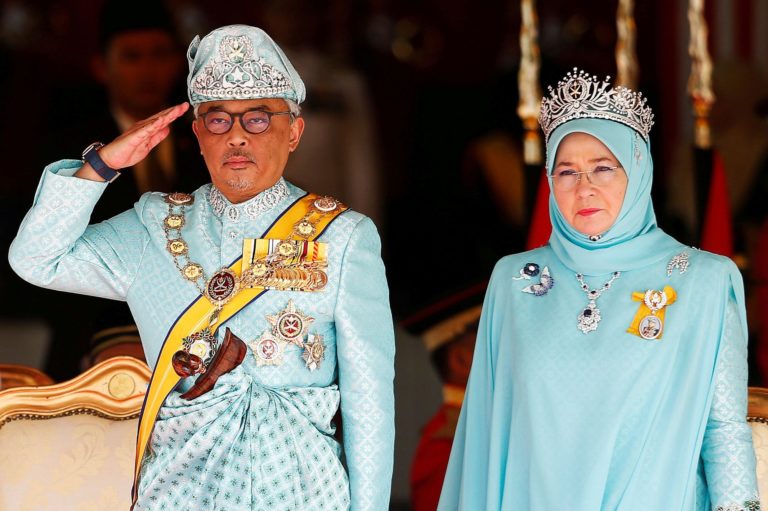 Covid-19: Le Roi et la Reine de Malaisie en quarantaine