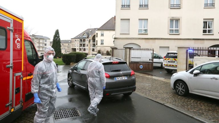 Covid-19 : 833 nouveaux décès en 24 heures en France, bilan en forte hausse