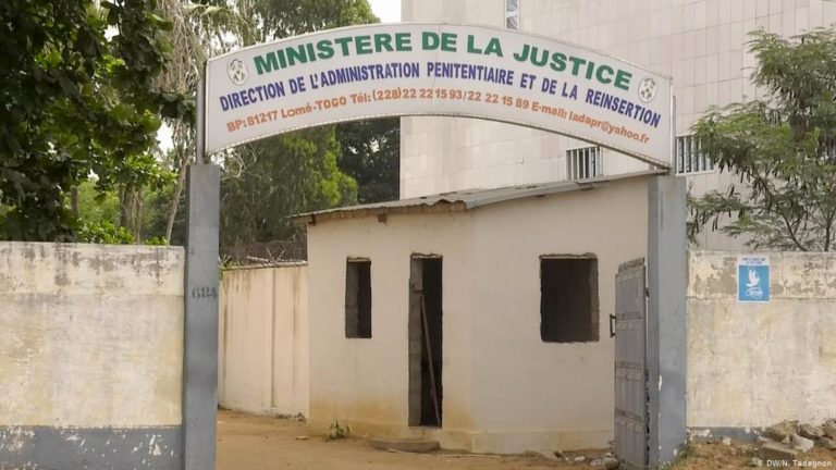 Covid-19 : L’UE fait un don de  300 mille dollars de matériel aux 13 prisons du Togo