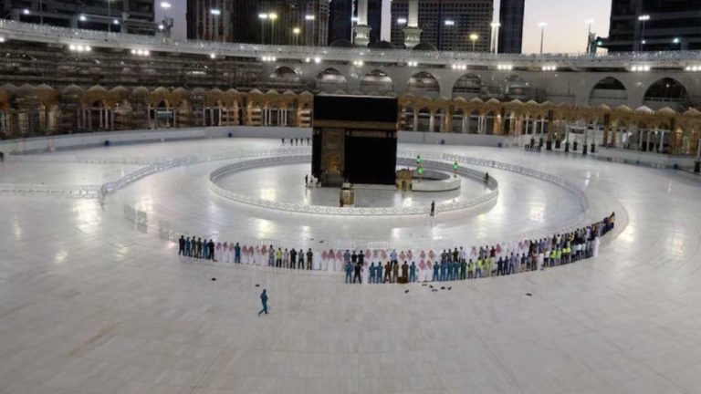 Première en Arabie saoudite: des femmes soldats à l’intérieur de la Grande Mosquée de La Mecque