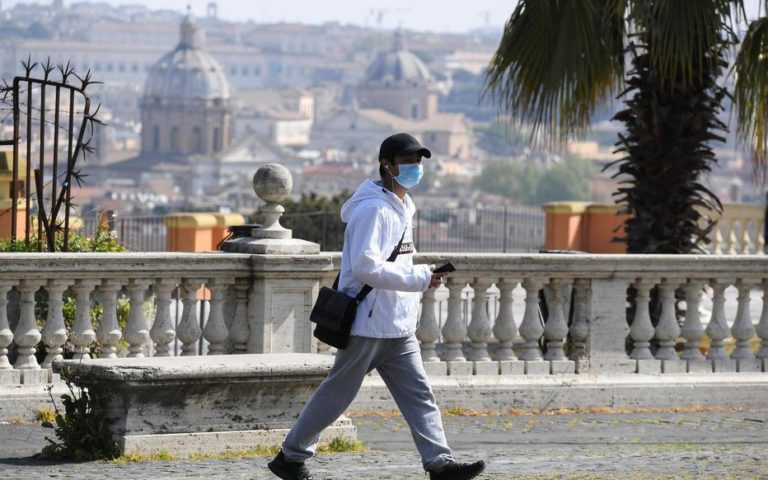 Italie: une vingtaine de personnes testées positives, aprés la découverte de deux nouveaux foyers à Rome