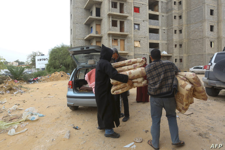 Libye : Des dizaines de familles déplacées commencent à retourner dans des zones au sud de Tripoli