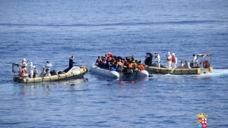 Libye : 86 migrants irréguliers interceptés en haute mer reconduits par les garde-côtes