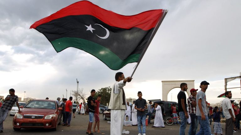Les Émirats Arabes unis appellent à un cessez-le-feu immédiat en Libye
