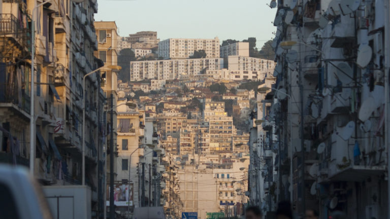Algérie: l’évacuation des journalistes de deux hôtels, y résident pour leur sécurité depuis les années 1990