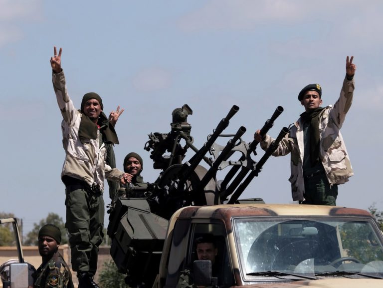 Libye : des affrontements opposant des milices de Haftar éclatent à Syrte