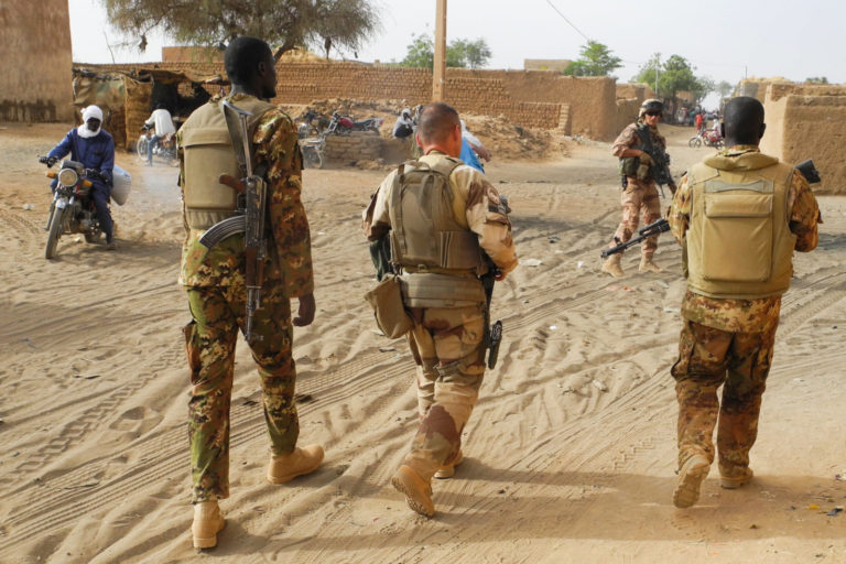 La France et ses alliés européens se retirent militairement du Mali