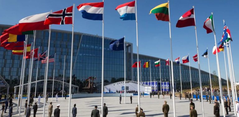 Pas de solution militaire au conflit entre l’Azerbaïdjan et l’Arménie, déclare l’OTAN