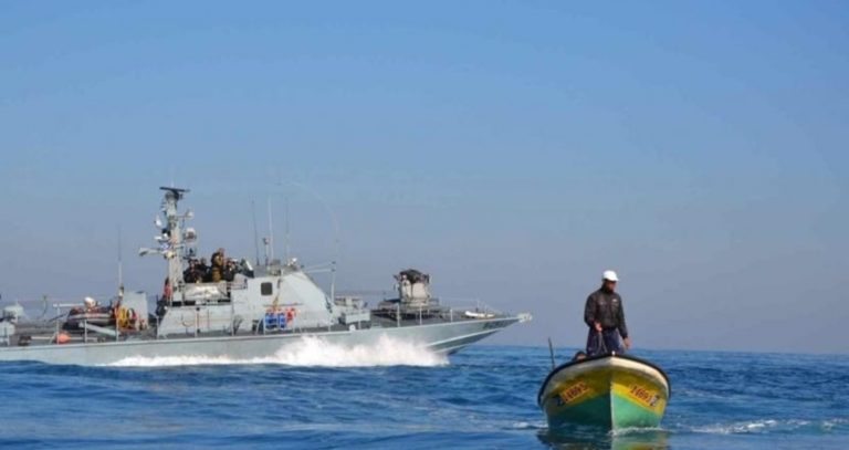 L’armée égyptienne arrête 3 pêcheurs palestiniens dans le sud de Gaza