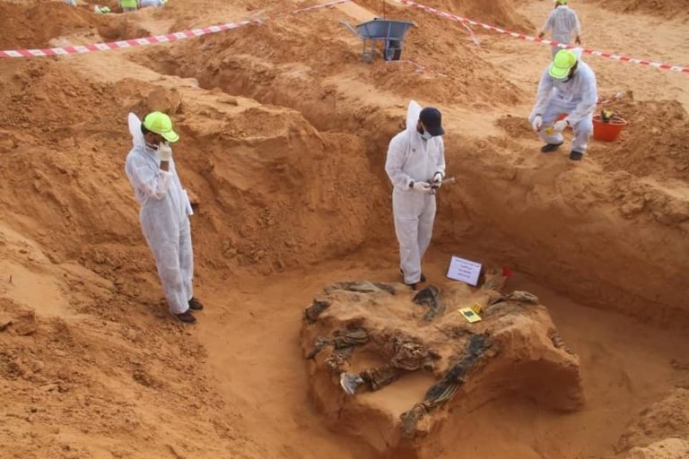 Libye : 4 nouveaux cimetières trouvés à Tarhounah
