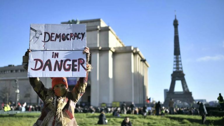 France : 75 interpellations en marge des manifestations contre la loi « sécurité globale »