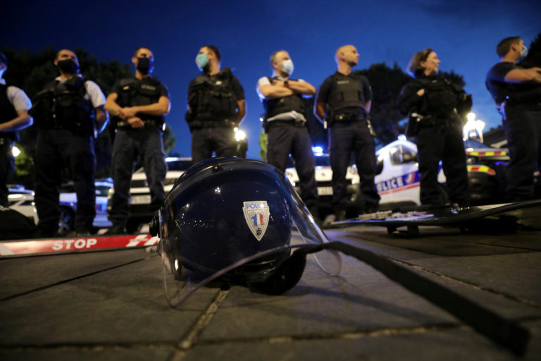 France : Amnesty International dénonce « les violences policières et le musellement de la presse »